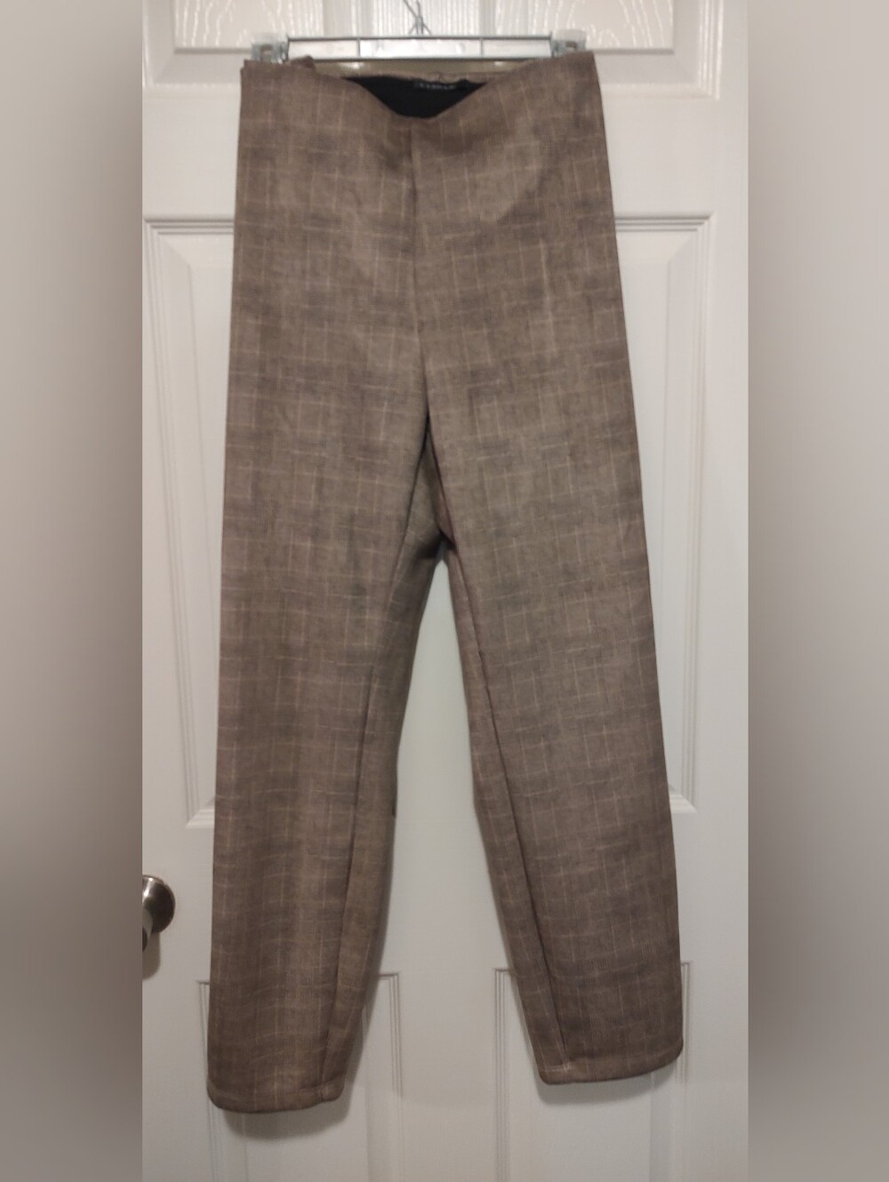 Tahari Classic Taupe Plaid Straight Leg Pants